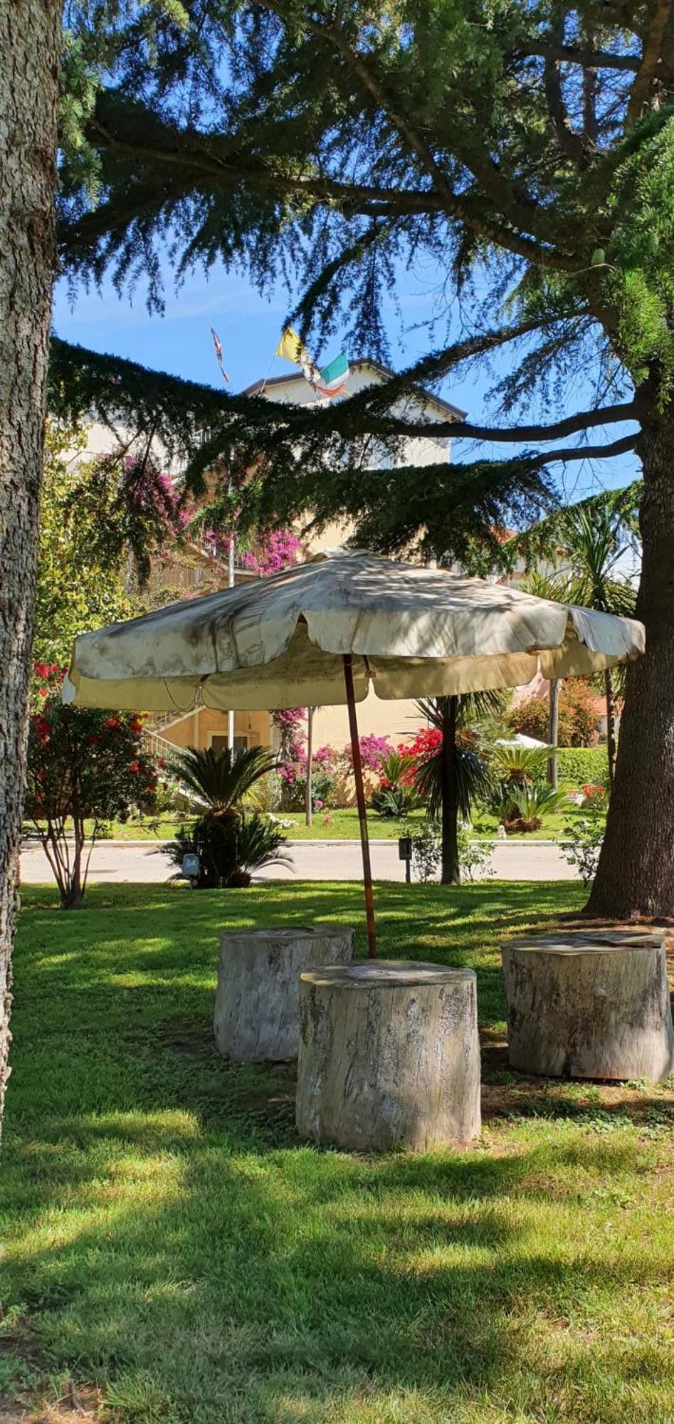 קואליאנו Hotel Mediterraneo מראה חיצוני תמונה