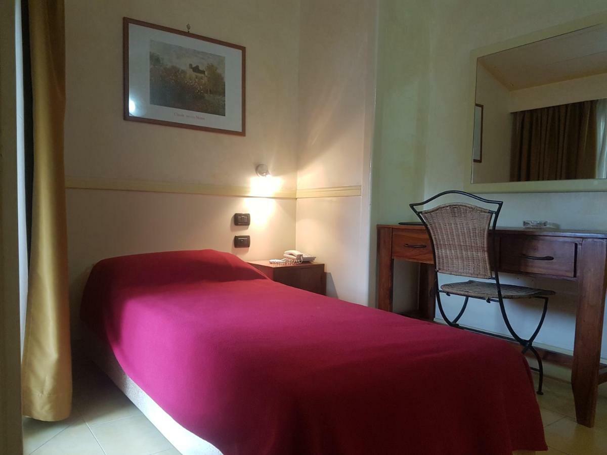 קואליאנו Hotel Mediterraneo מראה חיצוני תמונה